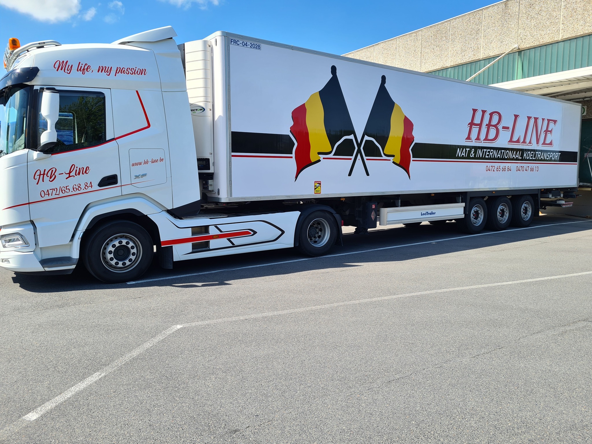 Vrachtwagen met oplegger van HB-LINE